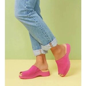 Dansko Ravyn Peep Toe Slide Sandals in Fuchsia Milled Nubuck Size 37 / 6.5-7